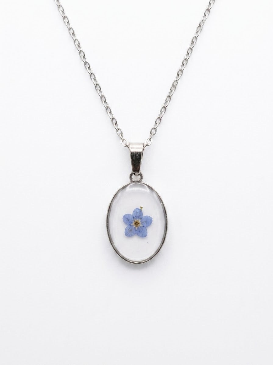 Necklace with forget-me-nots