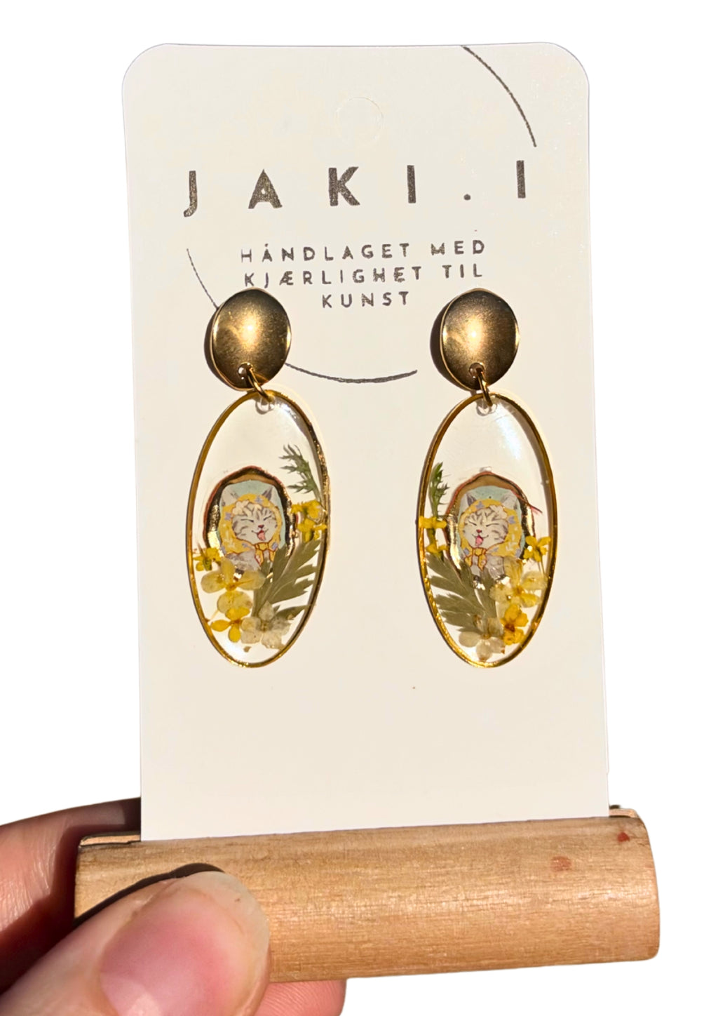 Funny earrings with cats: yellow
