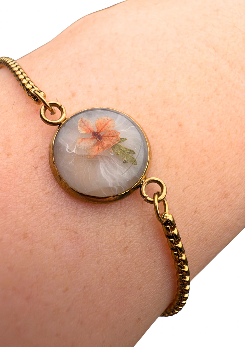Armbånd: oransje med et blad