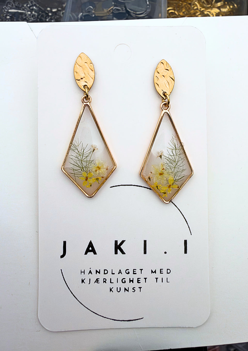 Floral earrings: yellow