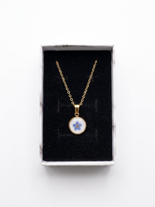 Necklace with forget-me-not