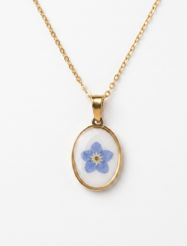 Necklace with forget-me-not