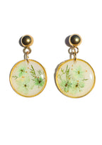 Floral earrings: milkshake green