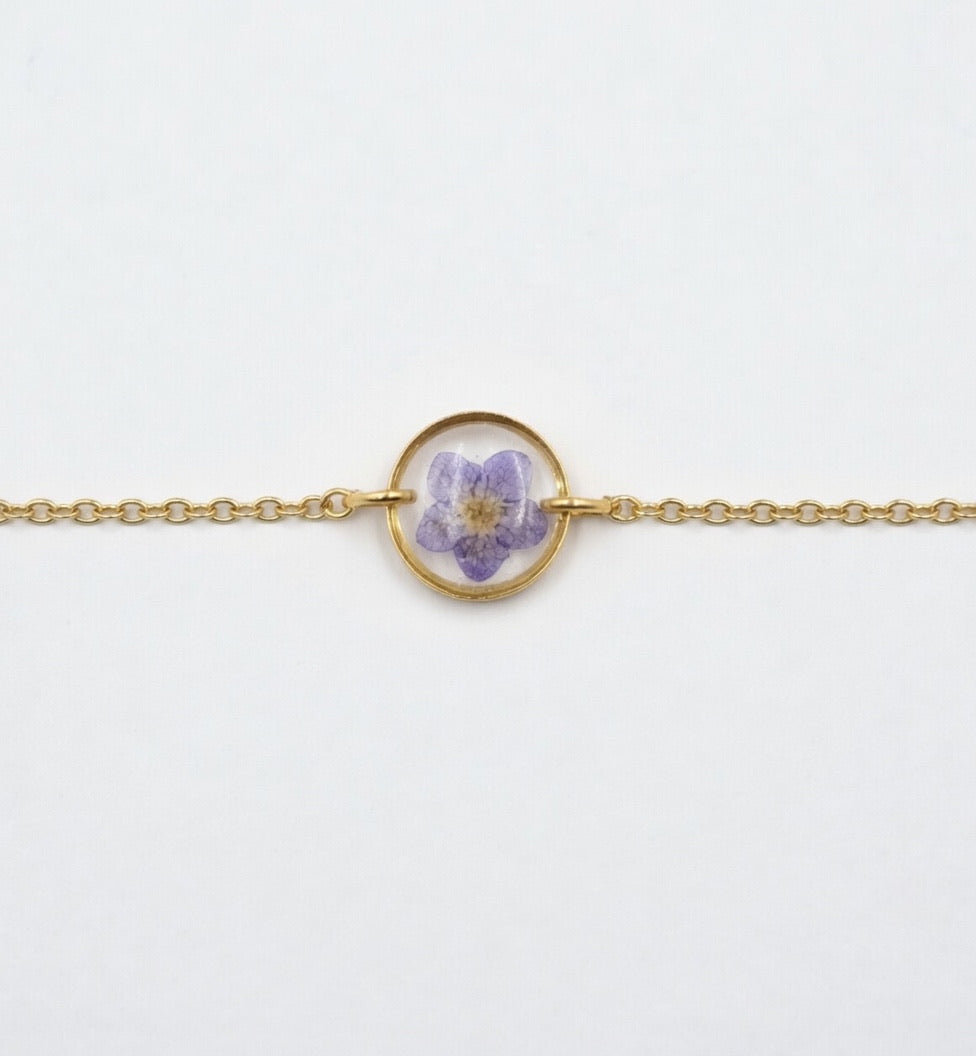 Håndlaget blomsterarmbånd