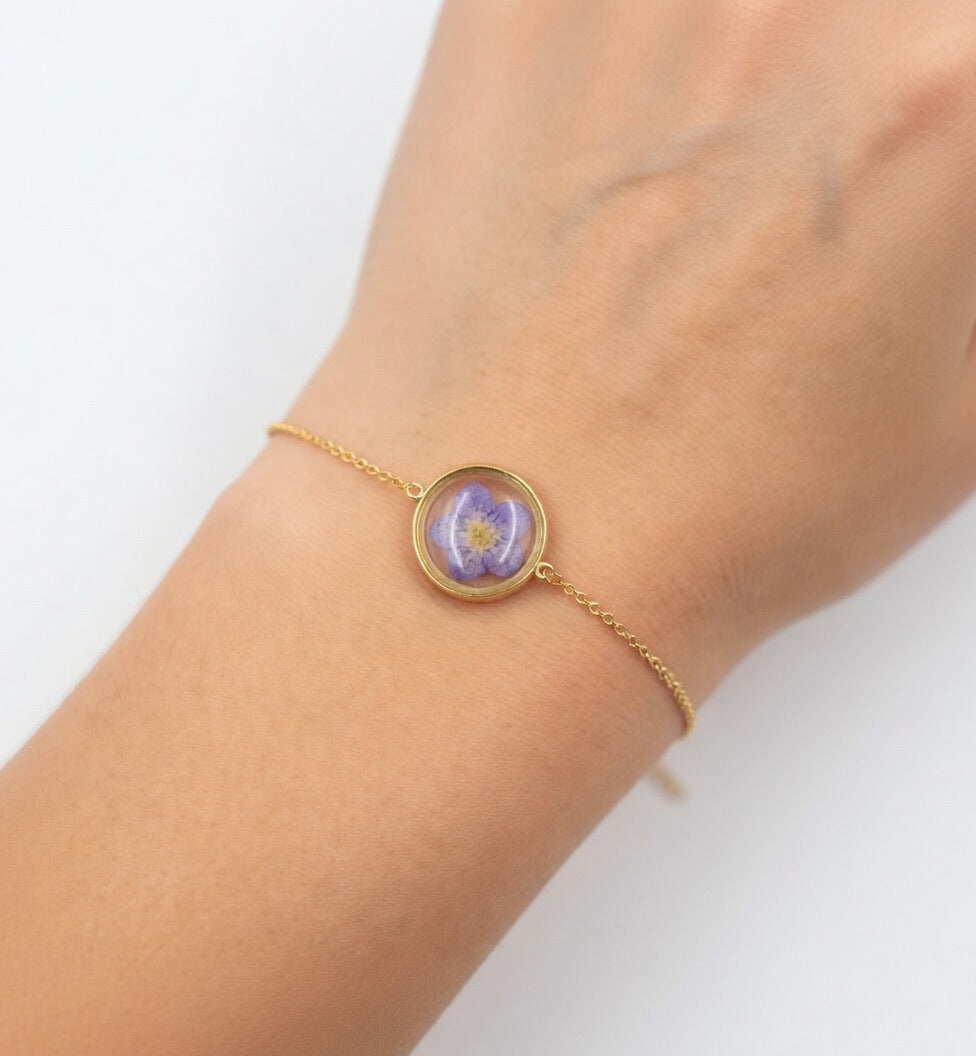 Håndlaget blomsterarmbånd