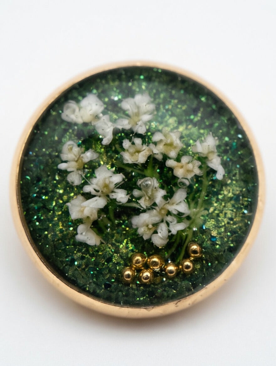 Håndlagde blomsterøreringer