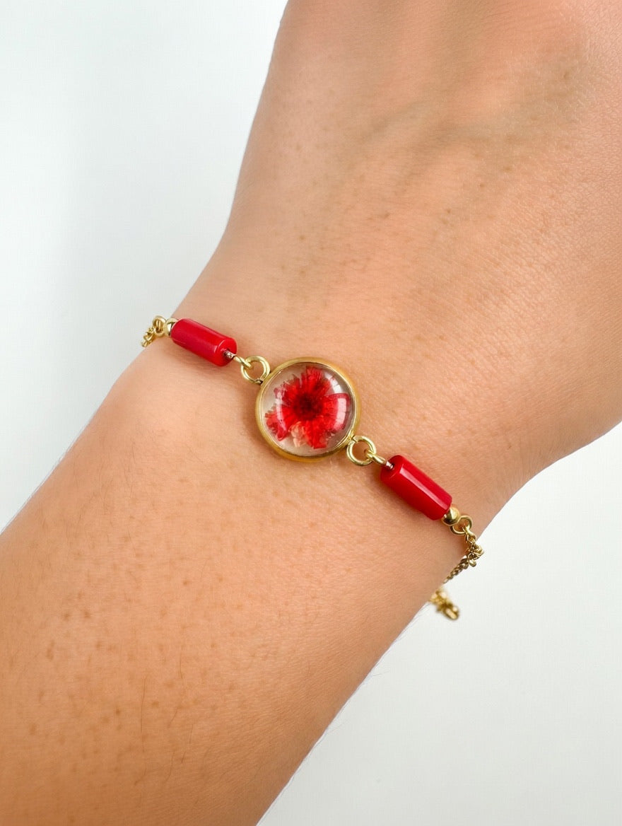 Håndlaget blomsterarmbånd