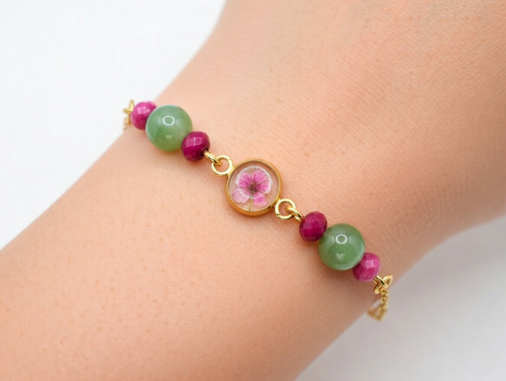 Håndlaget blomsterarmbånd