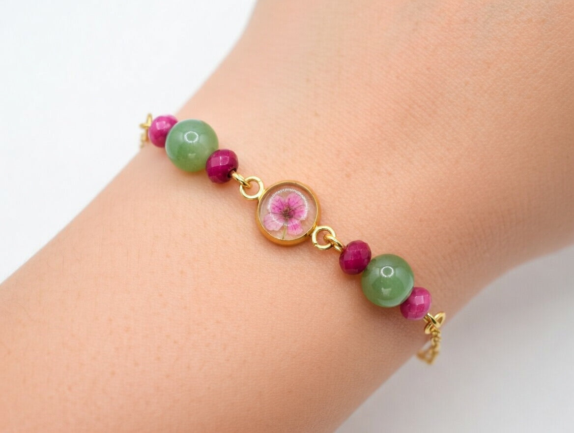 Håndlaget blomsterarmbånd