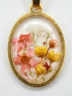 Håndlaget blomsterkjede