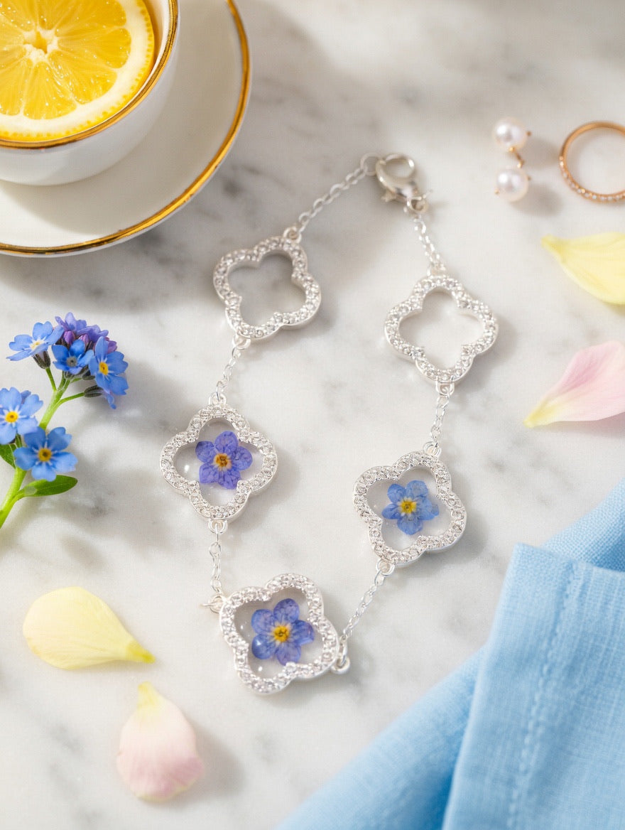 Håndlaget blomsterarmbånd