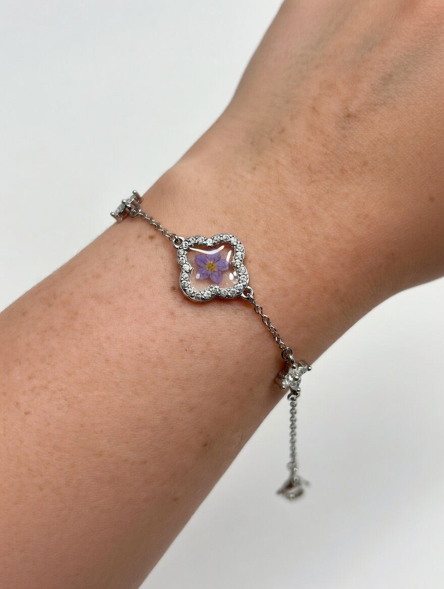 Håndlaget blomsterarmbånd