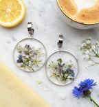 Håndlagde blomsterøreringer