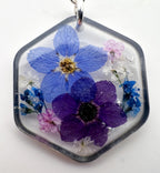 Håndlagde blomsterøreringer