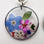 Håndlagde blomsterøreringer
