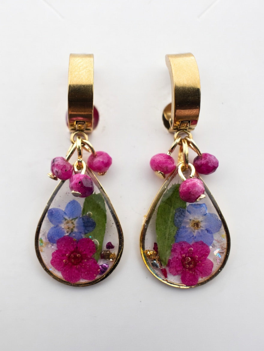 Håndlagde blomsterøreringer