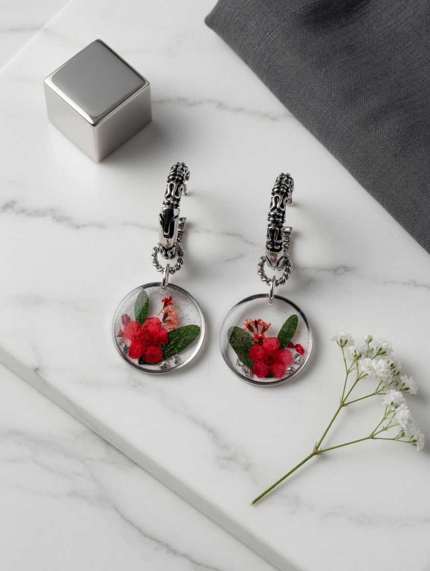 Håndlagde blomsterøreringer