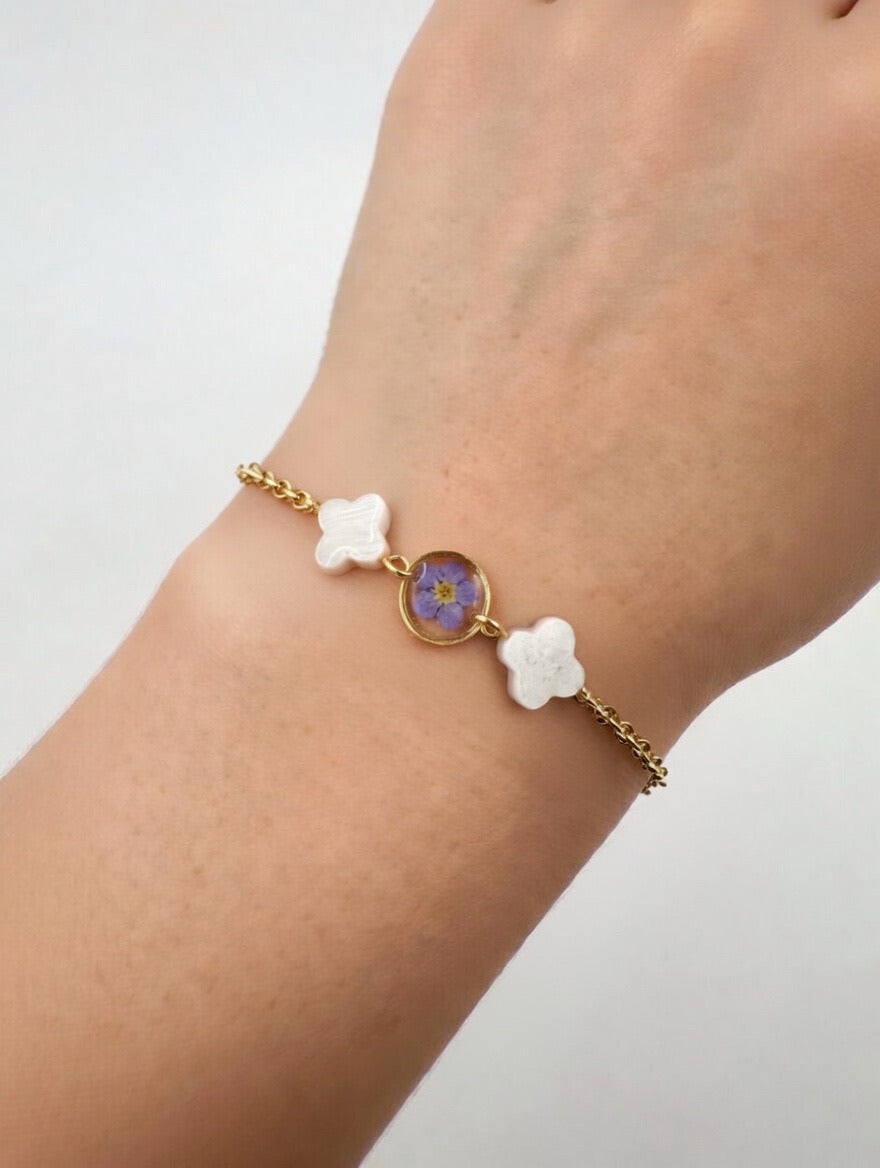 Håndlaget blomsterarmbånd