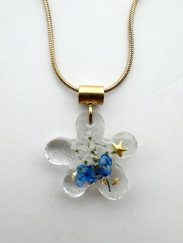 Håndlaget blomsterkjede